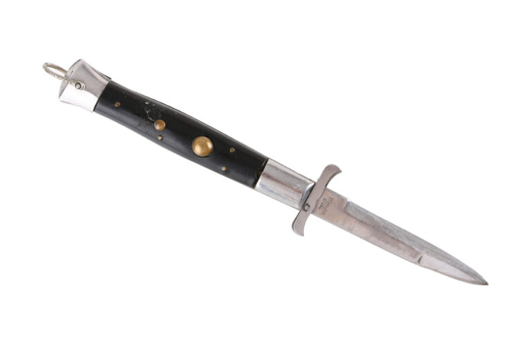 NRA & SAF Take Aim at Federal Switchblade Ban NRA & SAF Take Aim at Federal Switchblade Ban
