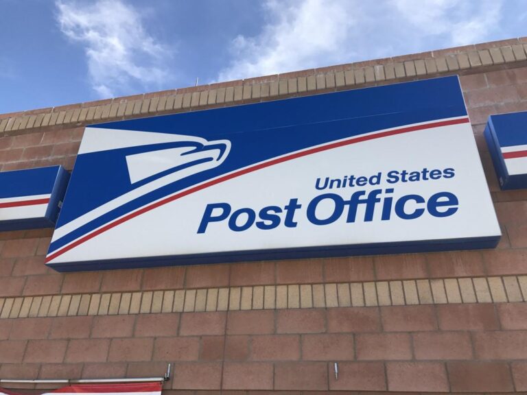 Court Strikes Down Federal Ban on Guns in Post Offices Court Strikes Down Federal Ban on Guns in Post Offices
