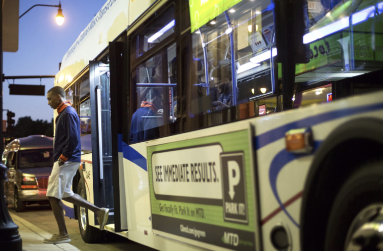 Gun-Rights Groups Ask SCOTUS to Review Illinois Transit Ban